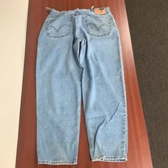 Vintage men’s 560 Levi’s mom jeans - Picture 4 of 10